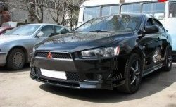 899 р. Вставка переднего бампера (зубатка) Evo  Mitsubishi Lancer  10 (2007-2017) седан дорестайлинг, хэтчбэк дорестайлинг, седан рестайлинг, хэтчбек 5 дв рестайлинг (Неокрашенная)  с доставкой в г. Омск. Увеличить фотографию 2