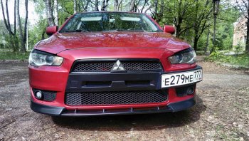 899 р. Вставка переднего бампера (зубатка) Evo  Mitsubishi Lancer  10 (2007-2017) седан дорестайлинг, хэтчбэк дорестайлинг, седан рестайлинг, хэтчбек 5 дв рестайлинг (Неокрашенная)  с доставкой в г. Омск. Увеличить фотографию 7