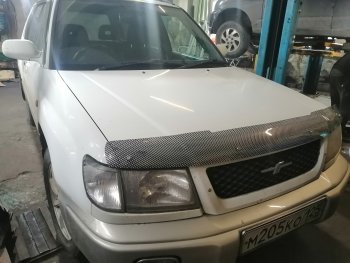 2 489 р. Дефлектор капота CA-Plastiс  Subaru Forester  SF (1997-2000) дорестайлинг (Шелкография карбон-серебро)  с доставкой в г. Омск. Увеличить фотографию 3