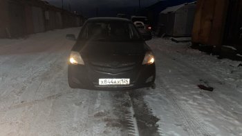 6 199 р. Передний бампер SAT Toyota Belta/Yaris XP90 седан (2005-2012) (Неокрашенный)  с доставкой в г. Омск. Увеличить фотографию 2