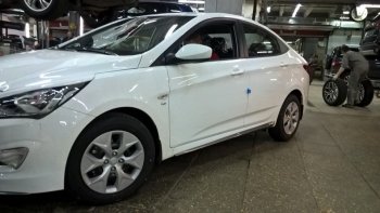 4 999 р. Пластиковые пороги АвтоКрат Hyundai Solaris RBr седан рестайлинг (2014-2017) (Неокрашенные)  с доставкой в г. Омск. Увеличить фотографию 3