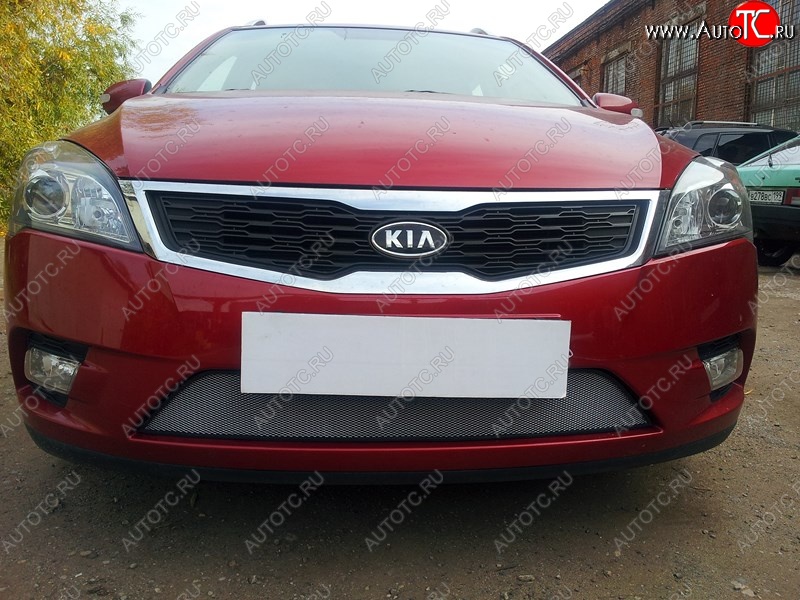 1 539 р. Защитная сетка на бампер Russtal (хром) KIA Ceed 1 ED рестайлинг, хэтчбэк 5 дв. (2010-2012)  с доставкой в г. Омск