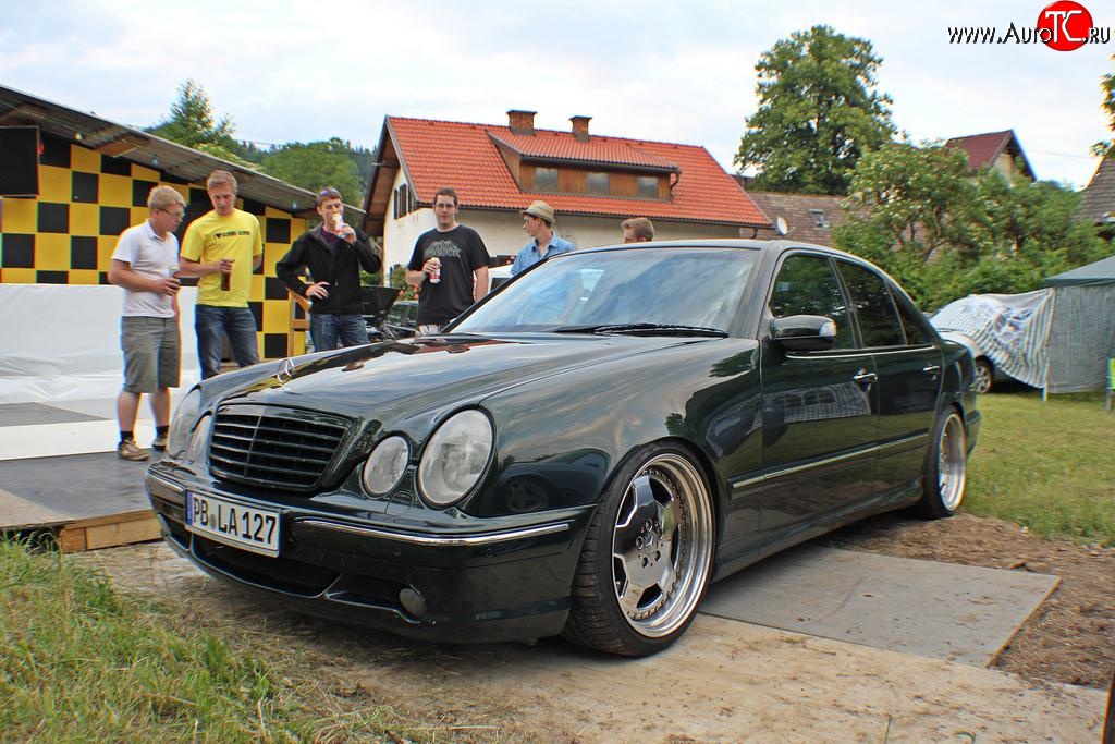 12 599 р. Передний бампер AMG Mercedes-Benz E-Class W210 дорестайлинг универсал (1996-1999) (Неокрашенный)  с доставкой в г. Омск