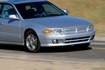 14 449 р. Передний бампер TYG (USA) Mitsubishi Galant 8  дорестайлинг седан (1996-1998) (Неокрашенный)  с доставкой в г. Омск. Увеличить фотографию 1