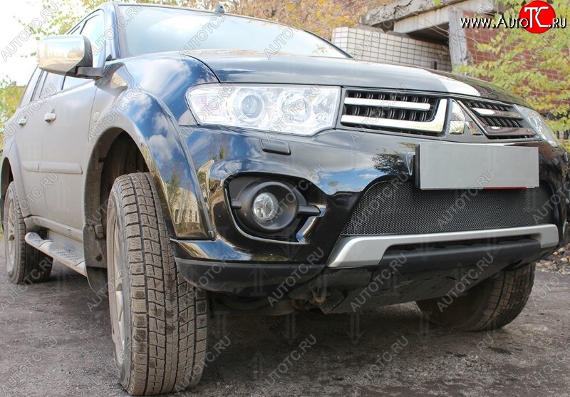 1 469 р. Защитная сетка на бампер (рестайлинг) Russtal (черная) Mitsubishi L200 5 KK,KL дорестайлинг (2015-2019)  с доставкой в г. Омск