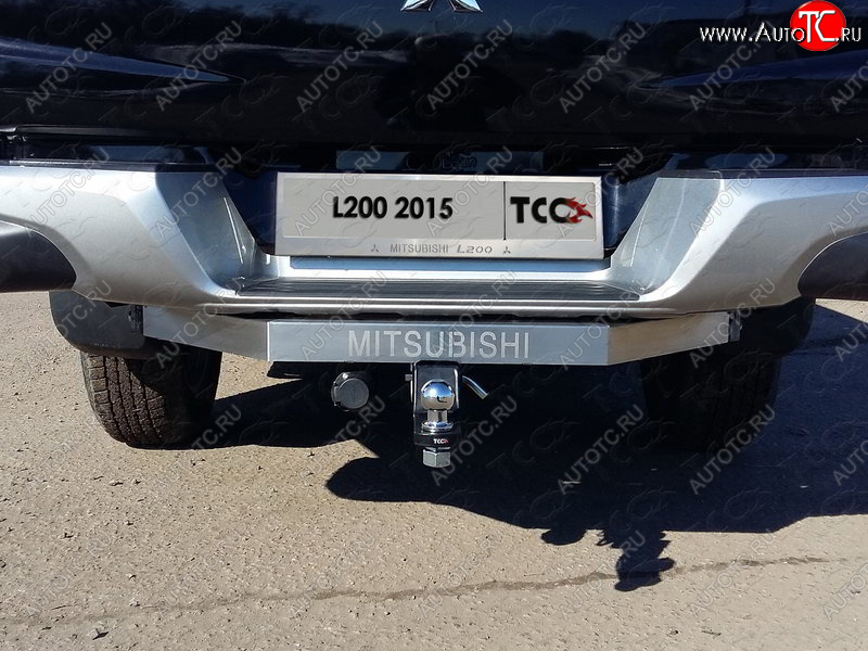 24 999 р. Фаркоп (тягово-сцепное устройство) с задним бампером TCC  Mitsubishi L200  5 KK,KL (2015-2022) дорестайлинг, рестайлинг (оцинкованный, шар Е нержавейка, усиленный, надпись Mitsubishi)  с доставкой в г. Омск