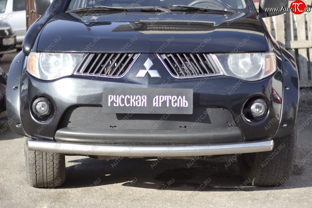 1 559 р. Зимняя заглушка решетки переднего бампера РА  Mitsubishi L200  4 (2006-2014)  дорестайлинг  с доставкой в г. Омск