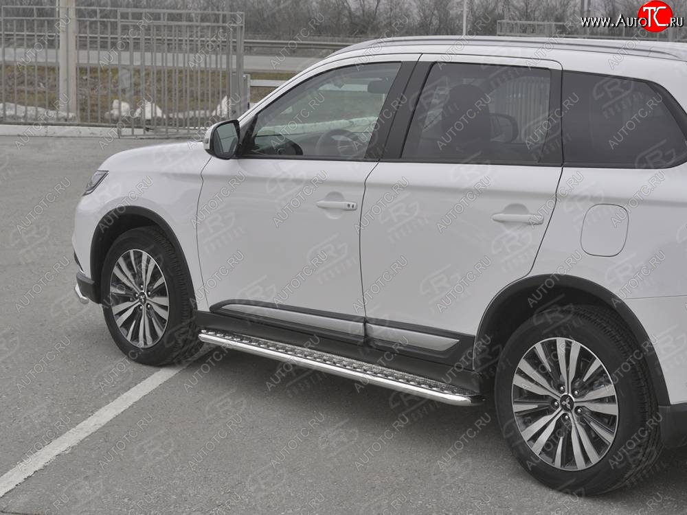 21 699 р. Порожки для ног SLITKOFF (Ø42 мм)  Mitsubishi Outlander  GF (2018-2022) 3-ий рестайлинг (Лист алюминиевый, труба - нержавейка)  с доставкой в г. Омск