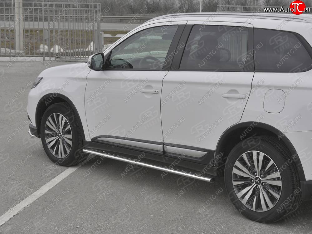 21 749 р. Защита порогов (Ø75x42 мм с проступью, нержавейка) Russtal Mitsubishi Outlander GF 3-ий рестайлинг (2018-2022)  с доставкой в г. Омск