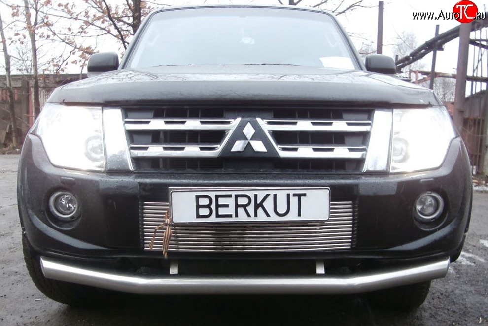 5 699 р. Декоративная вставка воздухозаборника (рестайлинг) Berkut Mitsubishi Pajero 4 V90 дорестайлинг (2006-2011)  с доставкой в г. Омск