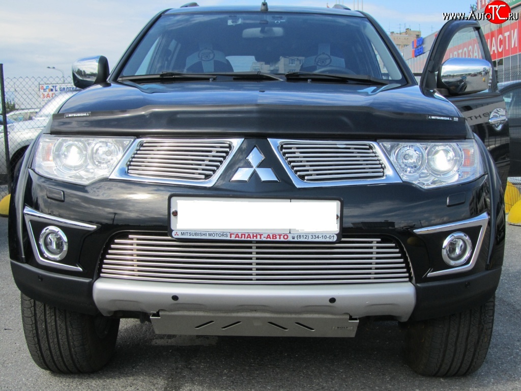 6 399 р. Декоративная вставка воздухозаборника Berkut Mitsubishi Pajero Sport PB дорестайлинг (2008-2013)  с доставкой в г. Омск