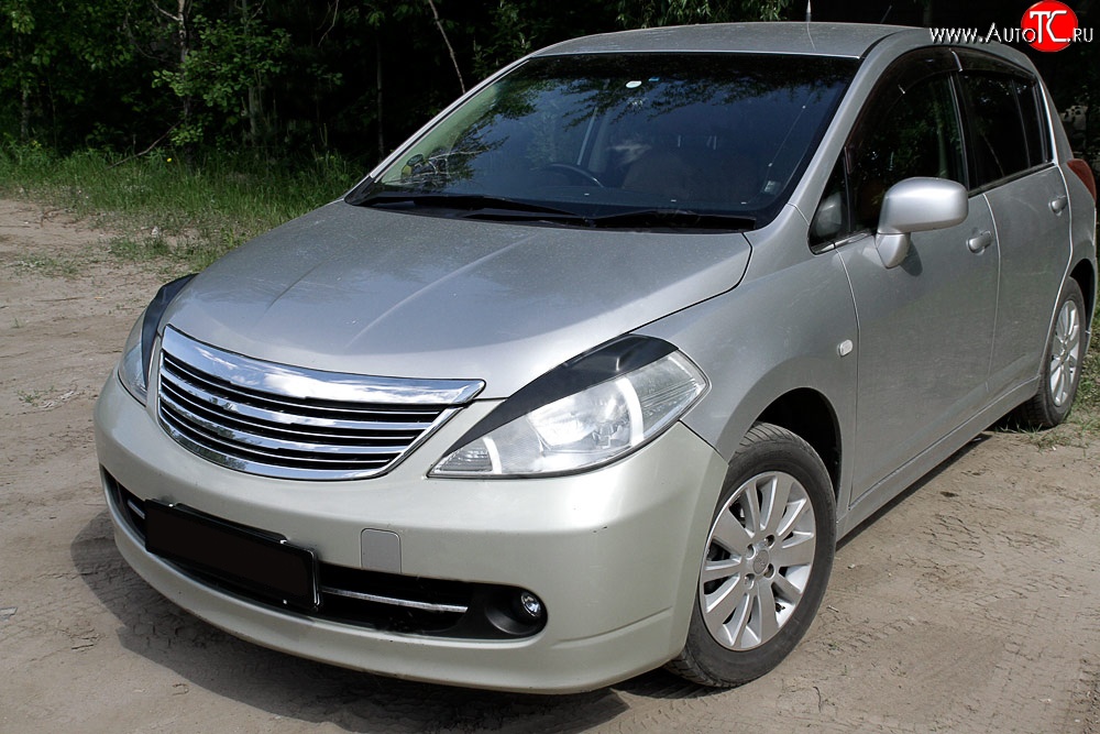 1 099 р. Реснички RA на фары  Nissan Tiida ( 1 хэтчбэк,  1 седан,  1 хэтчбек) (2004-2014) C11 дорестайлинг, Япония, C11 дорестайлинг, C11 рестайлинг, C11 рестайлинг (Неокрашенные)  с доставкой в г. Омск