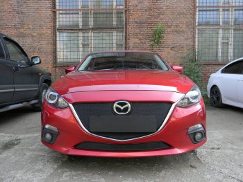 3 799 р. Защитная сетка в бампер (низ, ячейка 4х10 мм) Alfeco Премиум Mazda 3/Axela BM дорестайлинг седан (2013-2016) (Чёрная)  с доставкой в г. Омск. Увеличить фотографию 1