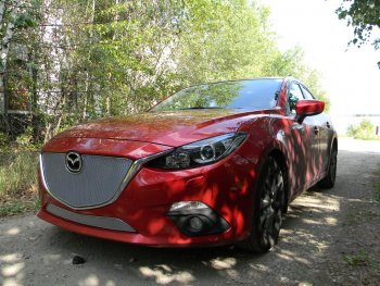 4 599 р. Защитная сетка в бампер (низ, ячейка 4х10 мм) Alfeco Премиум Mazda 3/Axela BM дорестайлинг седан (2013-2016) (Хром)  с доставкой в г. Омск. Увеличить фотографию 2