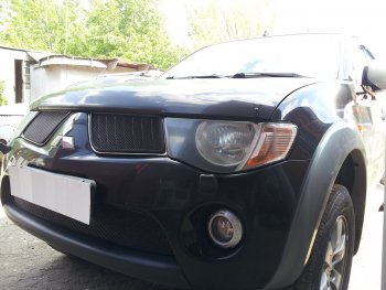 3 099 р. Защитная сетка в бампер (низ, ячейка 3х7 мм) Alfeco Стандарт  Mitsubishi L200  4 (2006-2014)  дорестайлинг (Чёрная)  с доставкой в г. Омск. Увеличить фотографию 2