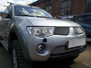 3 279 р. Защитная сетка в бампер (низ, ячейка 3х7 мм) Alfeco Стандарт  Mitsubishi L200  4 (2006-2014)  дорестайлинг (Хром)  с доставкой в г. Омск. Увеличить фотографию 3