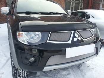 3 279 р. Защитная сетка в бампер (низ, ячейка 3х7 мм) Alfeco Стандарт  Mitsubishi L200  4 - Pajero Sport  PB (Хром)  с доставкой в г. Омск. Увеличить фотографию 3