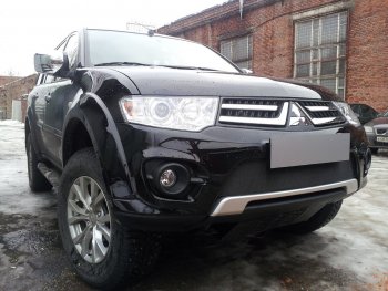 3 399 р. Защитная сетка в бампер (низ, ячейка 3х7 мм) Alfeco Стандарт  Mitsubishi L200  4 - Pajero Sport  PB (Чёрная)  с доставкой в г. Омск. Увеличить фотографию 2