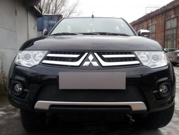 3 399 р. Защитная сетка в бампер (низ, ячейка 3х7 мм) Alfeco Стандарт  Mitsubishi L200  4 - Pajero Sport  PB (Чёрная)  с доставкой в г. Омск. Увеличить фотографию 4