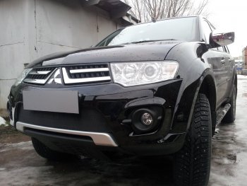 3 399 р. Защитная сетка в бампер (низ, ячейка 3х7 мм) Alfeco Стандарт  Mitsubishi L200  4 - Pajero Sport  PB (Чёрная)  с доставкой в г. Омск. Увеличить фотографию 3