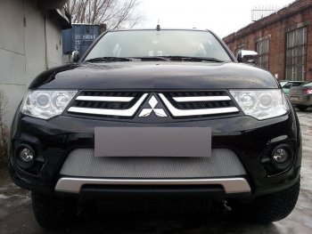 3 589 р. Защитная сетка в бампер (низ, ячейка 3х7 мм) Alfeco Стандарт  Mitsubishi L200  4 - Pajero Sport  PB (Хром)  с доставкой в г. Омск. Увеличить фотографию 1