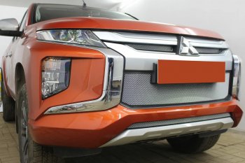 2 689 р. Защитная сетка в бампер (низ, ячейка 3х7 мм) Alfeco Стандарт Mitsubishi L200 5 KK,KL рестайлинг (2018-2022) (Хром)  с доставкой в г. Омск. Увеличить фотографию 3