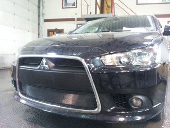 5 899 р. Защитная сетка в бампер (3 части, ячейка 3х7 мм) Alfeco Стандарт  Mitsubishi Lancer  10 (2011-2017) седан рестайлинг, хэтчбек 5 дв рестайлинг (Чёрная)  с доставкой в г. Омск. Увеличить фотографию 2