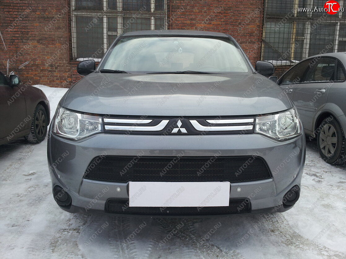 6 199 р. Защитная сетка в бампер (2 части, ячейка 3х7 мм) Alfeco Стандарт  Mitsubishi Outlander  GF (2012-2014) дорестайлинг (Чёрная)  с доставкой в г. Омск