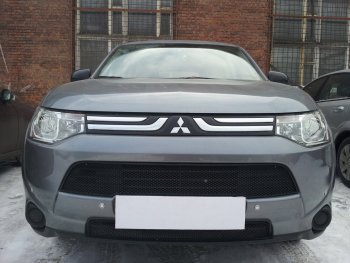 6 199 р. Защитная сетка в бампер (2 части, ячейка 3х7 мм) Alfeco Стандарт  Mitsubishi Outlander  GF (2012-2014) дорестайлинг (Чёрная)  с доставкой в г. Омск. Увеличить фотографию 3