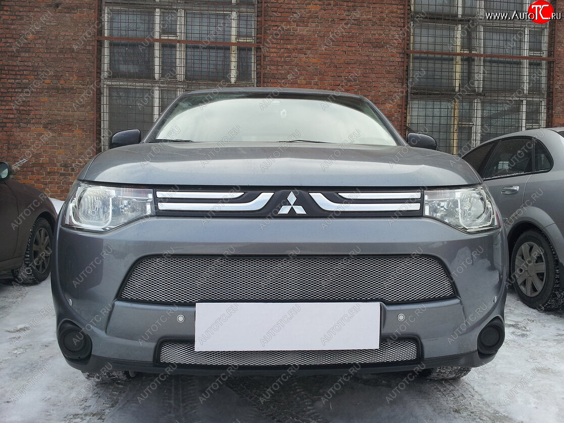 6 499 р. Защитная сетка в бампер (2 части, ячейка 3х7 мм) Alfeco Стандарт  Mitsubishi Outlander  GF (2012-2014) дорестайлинг (Хром)  с доставкой в г. Омск