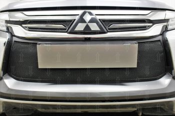 4 199 р. Защитная сетка в бампер (низ, ячейка 3х7 мм) Стрелка11 Стандарт Mitsubishi Pajero Sport QE дорестайлинг (2015-2021) (Чёрная)  с доставкой в г. Омск. Увеличить фотографию 3