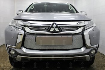 4 389 р. Защитная сетка в бампер (низ, ячейка 3х7 мм) Стрелка11 Стандарт Mitsubishi Pajero Sport QE дорестайлинг (2015-2021) (Хром)  с доставкой в г. Омск. Увеличить фотографию 1