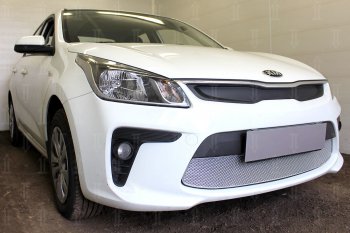 4 949 р. Защитная сетка в бампер (низ, ячейка 4х10 мм) Alfeco Премиум  KIA Rio  4 YB (2017-2020) дорестайлинг, хэтчбэк (Хром)  с доставкой в г. Омск. Увеличить фотографию 2