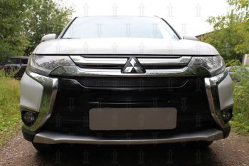 10 399 р. Защитная сетка в бампер (3 части, ячейка 4х10 мм) Alfeco Премиум  Mitsubishi Outlander  GF (2015-2018) 2-ой рестайлинг (Чёрная)  с доставкой в г. Омск. Увеличить фотографию 1