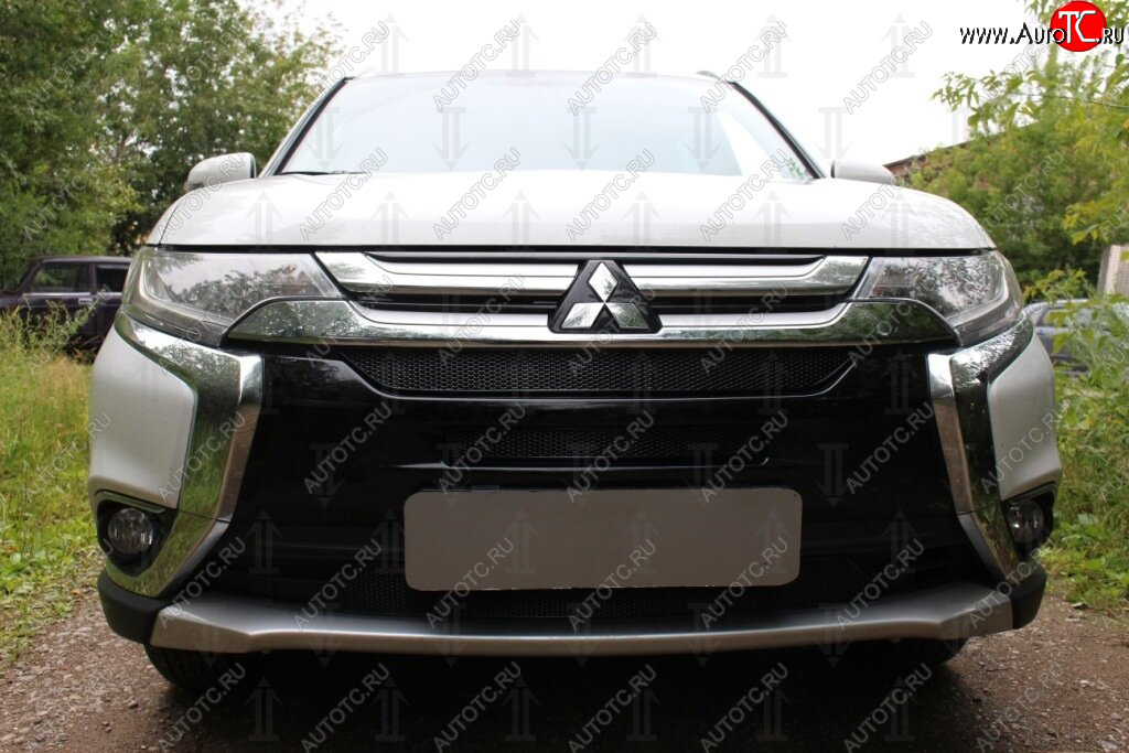 10 399 р. Защитная сетка в бампер (3 части, ячейка 4х10 мм) Alfeco Премиум  Mitsubishi Outlander  GF (2015-2018) 2-ой рестайлинг (Чёрная)  с доставкой в г. Омск