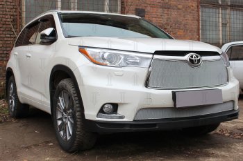 4 199 р. Защитная сетка в бампер (низ, ячейка 4х10 мм) Стрелка11 Премиум Toyota Highlander XU50 дорестайлинг (2013-2017) (Хром)  с доставкой в г. Омск. Увеличить фотографию 2