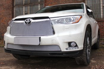 4 199 р. Защитная сетка в бампер (низ, ячейка 4х10 мм) Стрелка11 Премиум Toyota Highlander XU50 дорестайлинг (2013-2017) (Хром)  с доставкой в г. Омск. Увеличить фотографию 3