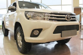 4 299 р. Защитная сетка в бампер (низ, ячейка 4х10 мм) Стрелка11 Премиум Toyota Hilux AN120 дорестайлинг (2016-2020) (Чёрная)  с доставкой в г. Омск. Увеличить фотографию 3