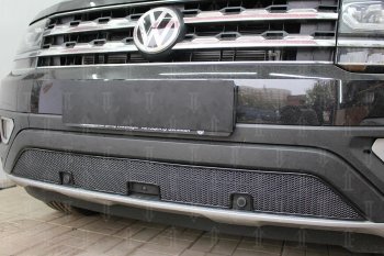 4 549 р. Защитная сетка в бампер (низ, ячейка 4х10 мм) Стрелка11 Премиум Volkswagen Teramont CA1 дорестайлинг (2016-2020) (Чёрная)  с доставкой в г. Омск. Увеличить фотографию 2