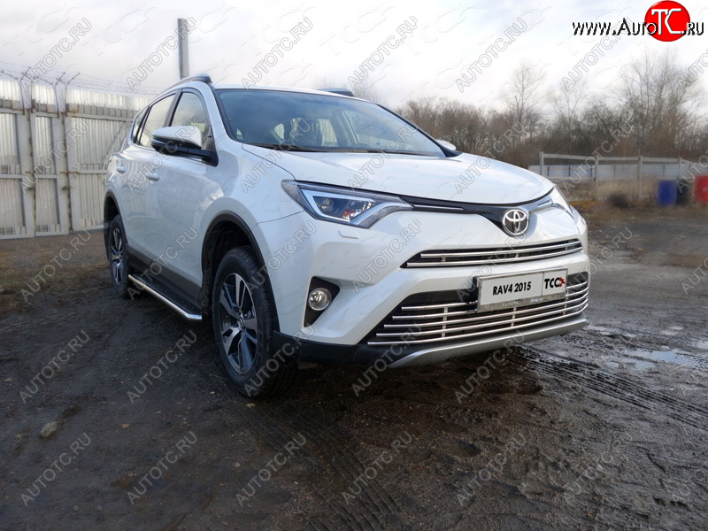 7 699 р. Верхняя декоративная вставка решетки радиатора ТСС Тюнинг  Toyota RAV4  XA40 (2015-2019) 5 дв. рестайлинг (d 16 мм)  с доставкой в г. Омск