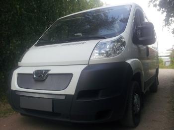 2 799 р. Защита радиатора (середина) Стрелка11 Стандарт  Peugeot Boxer  250 (2006-2014) (хром)  с доставкой в г. Омск. Увеличить фотографию 2