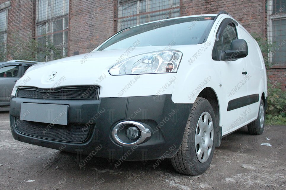 5 599 р. Защита радиатора (2 части) Стрелка11 Стандарт  Peugeot Partner  B9 (2012-2015) 1-ый рестайлинг (черная)  с доставкой в г. Омск