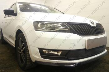 3 899 р. Защита радиатора (2 части) Стрелка11 Стандарт  Skoda Rapid  NH3 (2017-2020) рестайлинг лифтбэк (черная)  с доставкой в г. Омск. Увеличить фотографию 1