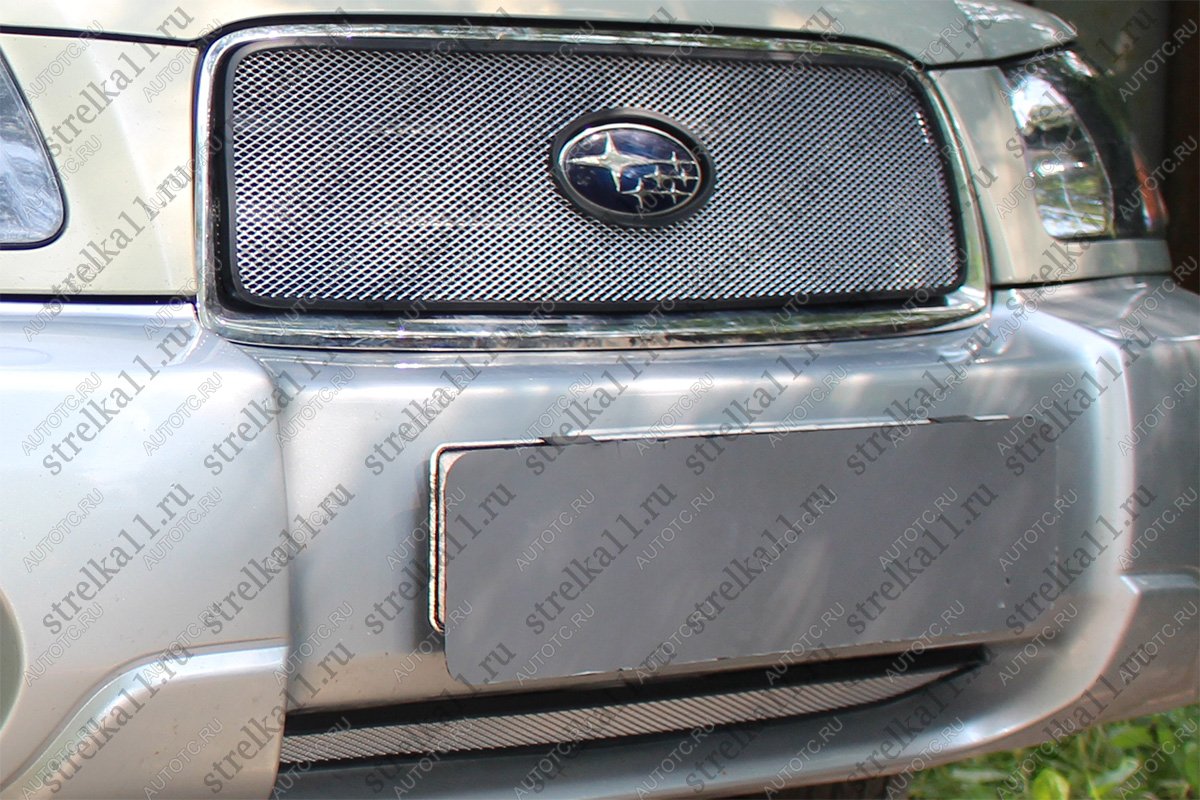 2 699 р. Защита радиатора (верх) Стрелка11 Стандарт  Subaru Forester  SG (2002-2005) дорестайлинг (хром)  с доставкой в г. Омск