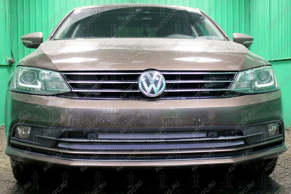 4 299 р. Защита радиатора (3 части с парктроником) Стрелка11 Стандарт  Volkswagen Jetta  A6 (2015-2018) седан рестайлинг (хром)  с доставкой в г. Омск