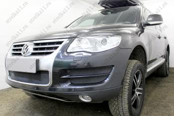 3 099 р. Защита радиатора (боковая 4 части) Стрелка11 Стандарт  Volkswagen Touareg  GP (2006-2010) рестайлинг (черная)  с доставкой в г. Омск. Увеличить фотографию 2