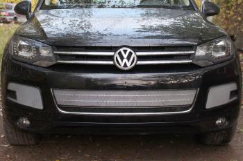 3 399 р. Защита радиатора (боковая 2 части) Стрелка11 Стандарт  Volkswagen Touareg  NF (2010-2014) дорестайлинг (хром)  с доставкой в г. Омск. Увеличить фотографию 1