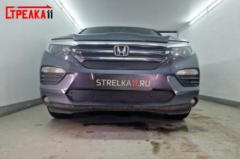 599 р. Зимняя заглушка решетки радиатора (верх) Стрелка11 Honda Pilot YF6 дорестайлинг (2016-2019) (черная)  с доставкой в г. Омск. Увеличить фотографию 1