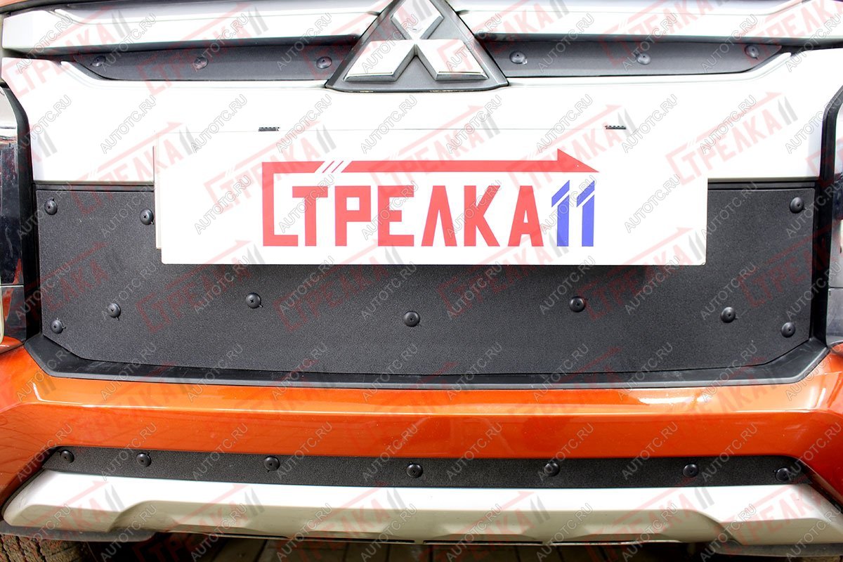 799 р. Зимняя заглушка решетки радиатора (верх) Стрелка11  Mitsubishi L200  5 KK,KL (2018-2022) рестайлинг (черная)  с доставкой в г. Омск