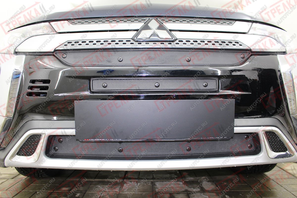 799 р. Зимняя заглушка решетки радиатора (верх, 2 части) Стрелка11  Mitsubishi Outlander  GF (2018-2022) 3-ий рестайлинг (черная)  с доставкой в г. Омск